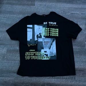 Cute t-Shirt with green graphic writing